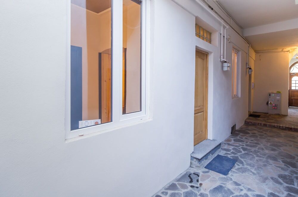 Oliver House - 994