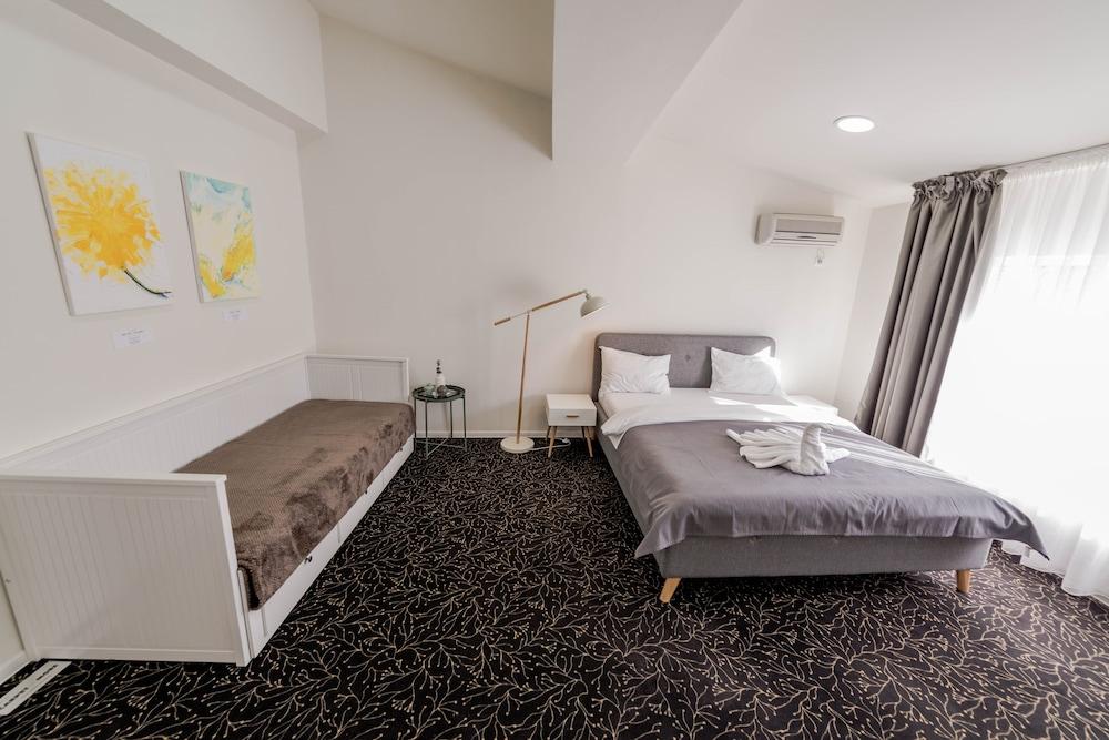 Omega House Hotel - 910