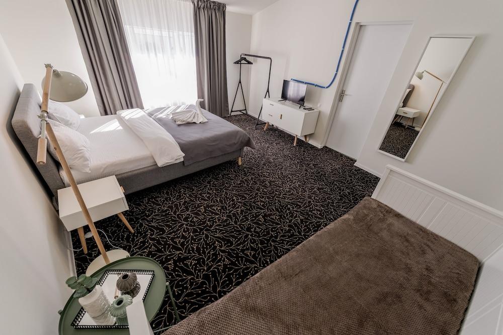 Omega House Hotel - 875