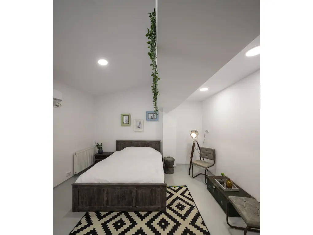 Omega House Hotel - 727