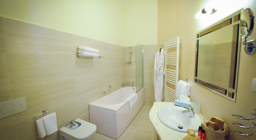 Palace Residence - 918