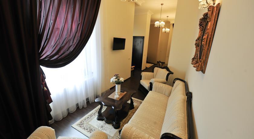 Palace Residence - 870