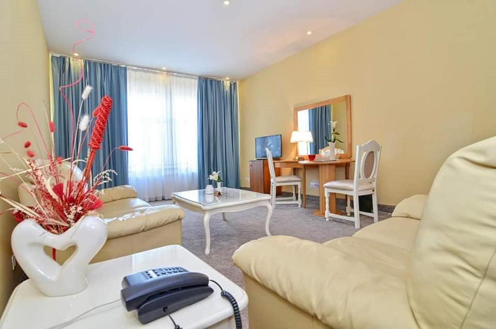 Queen Vera Hotel - 671