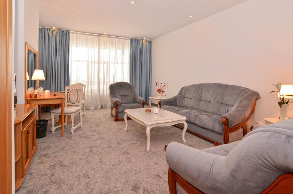 Queen Vera Hotel - 483
