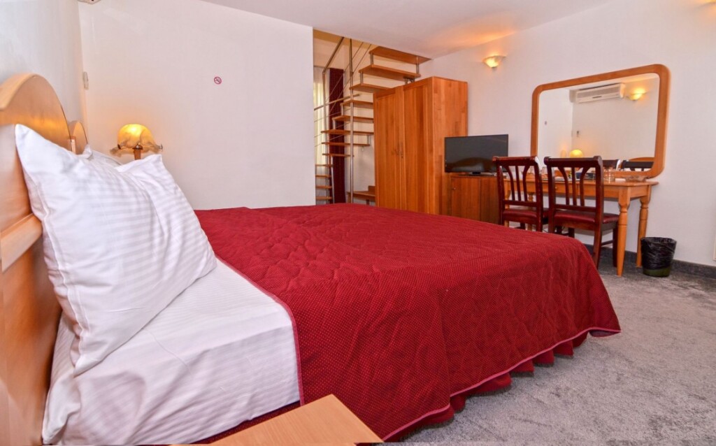 Queen Vera Hotel - 439