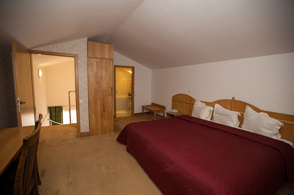 Queen Vera Hotel - 1