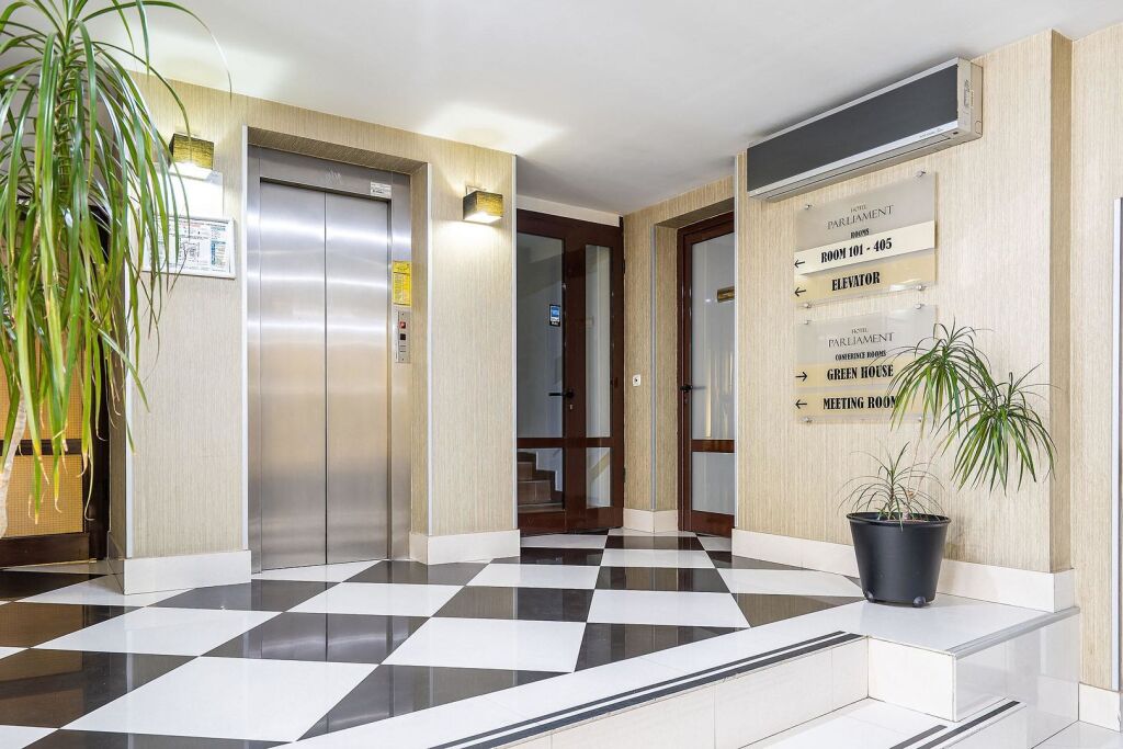 Parliament Hotel - 688