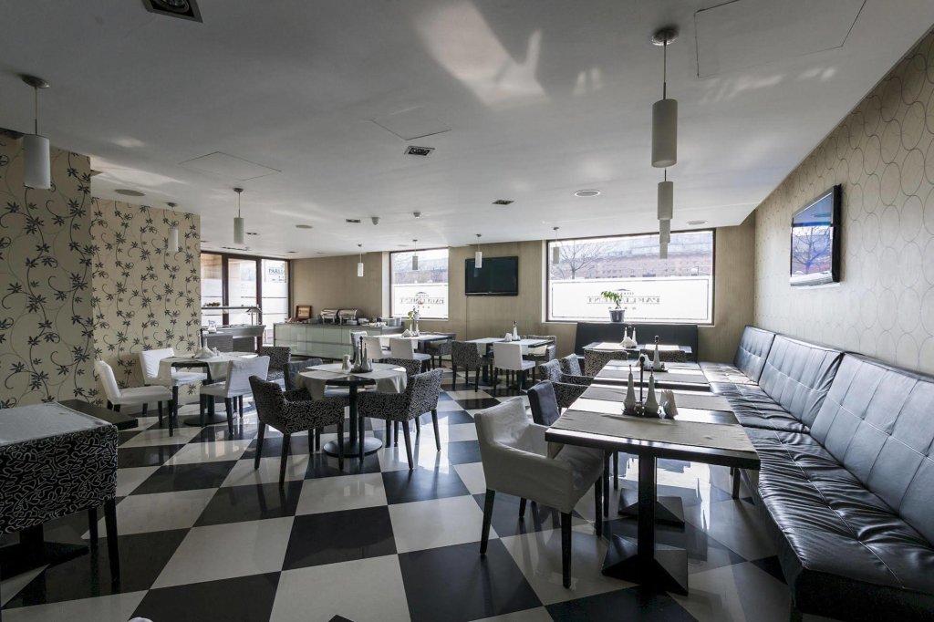 Parliament Hotel - 225