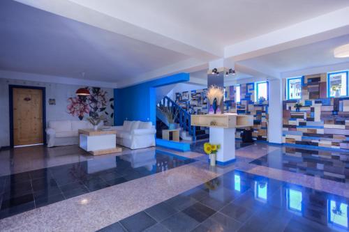 Peninsula Resort - 690
