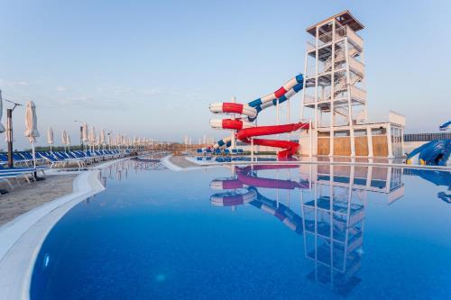 Peninsula Resort - 870