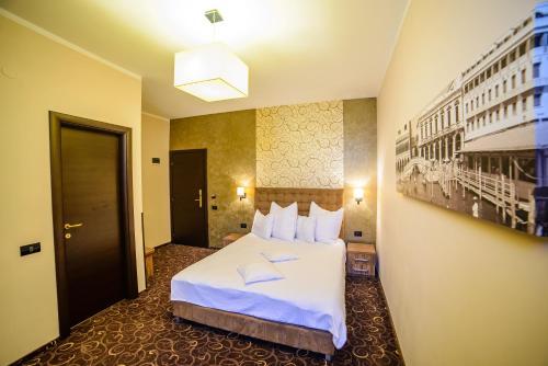 C Pub & Accommodation - 894