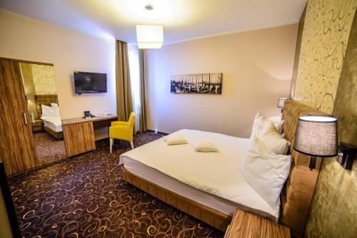 C Pub & Accommodation - 980