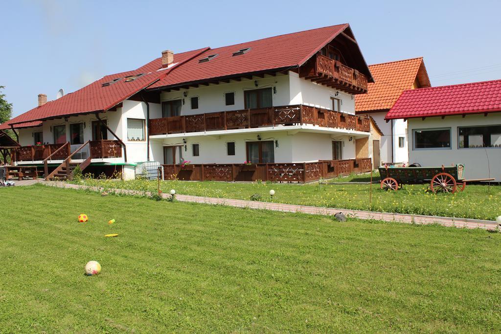 Casa langa rau - 823