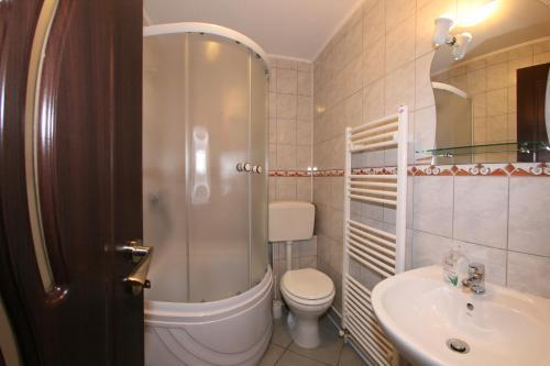 Pensiunea Casa Zarnesteana - 831