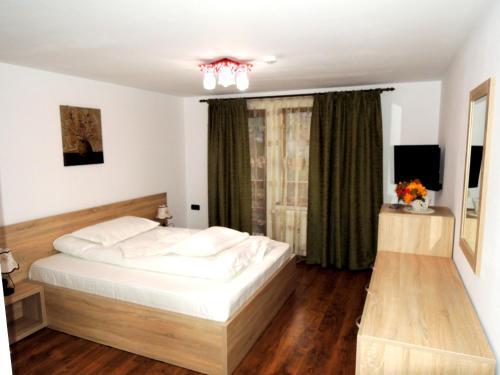 Pensiunea Casa Zarnesteana - 640