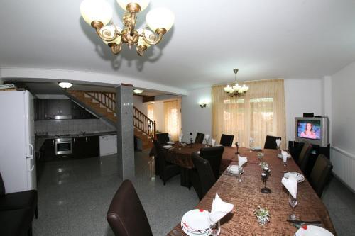 Pensiunea Casa Zarnesteana - 911