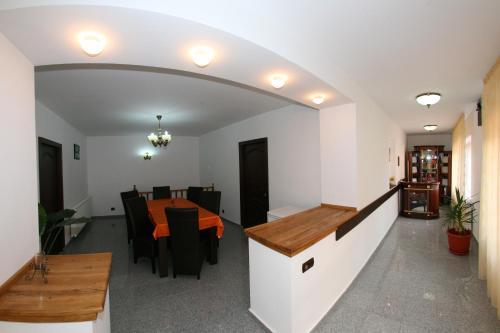 Pensiunea Casa Zarnesteana - 171