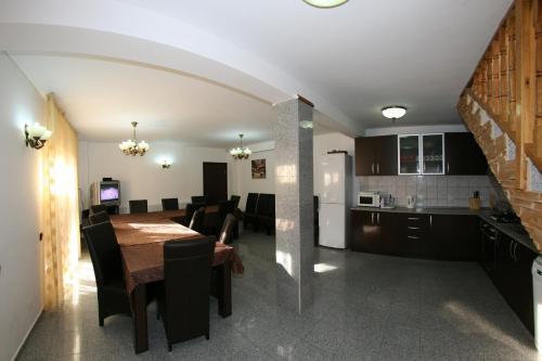 Pensiunea Casa Zarnesteana - 919