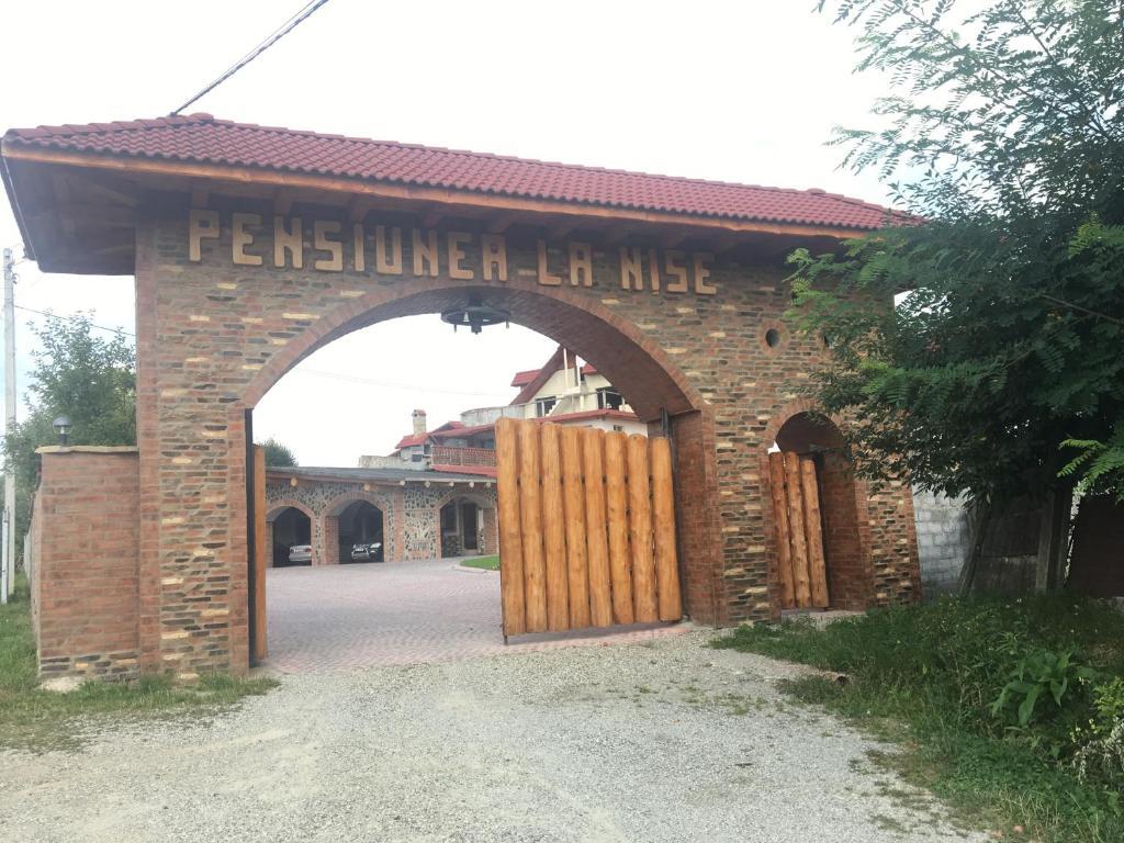 Pensiunea la Nise - 385