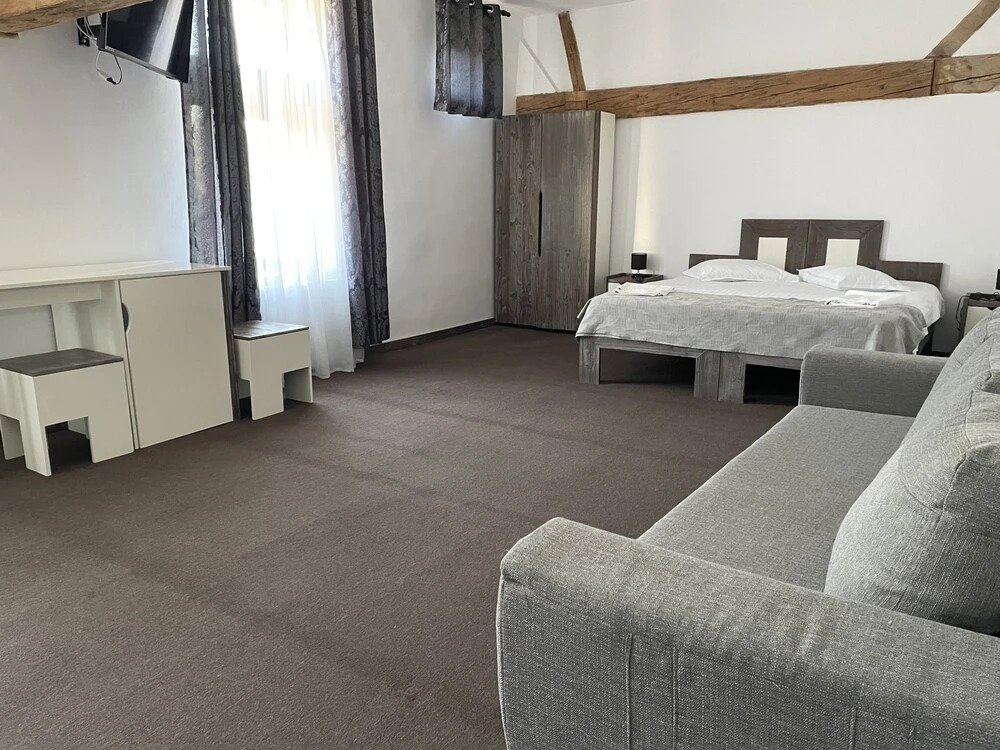 Cristian Inn - 851