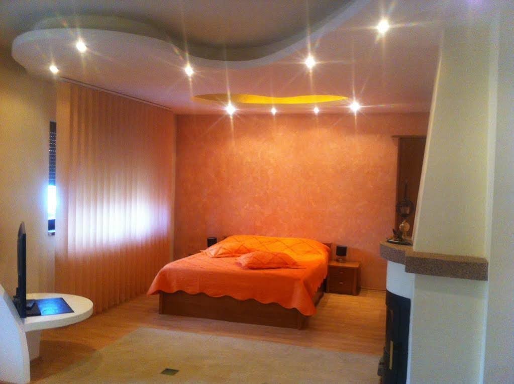 Pensiunea Red Rose Apartments - 242