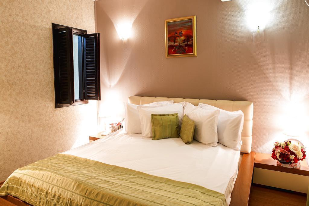 Phoenicia Suites - 280