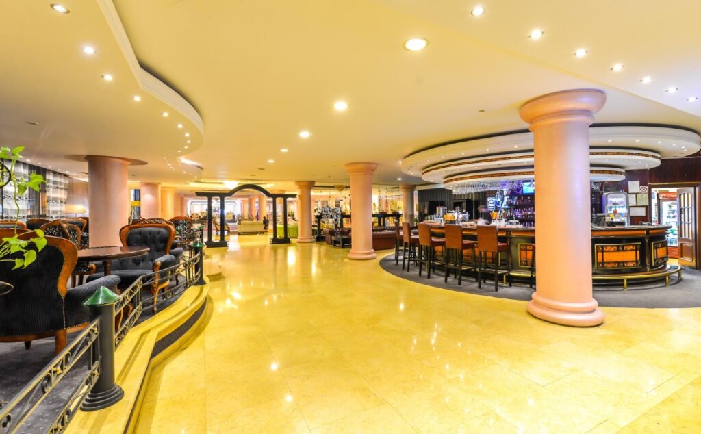Phoenicia Grand Hotel - 535