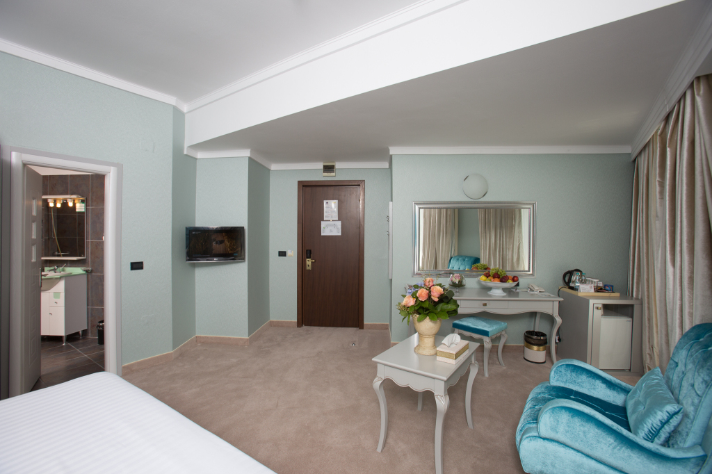 Phoenicia Grand Hotel - 922