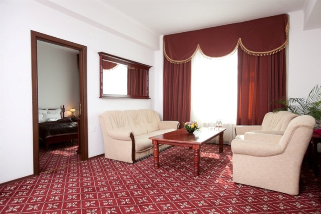 Phoenicia Grand Hotel - 932
