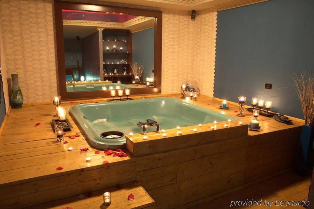 Phoenicia Grand Hotel - 889
