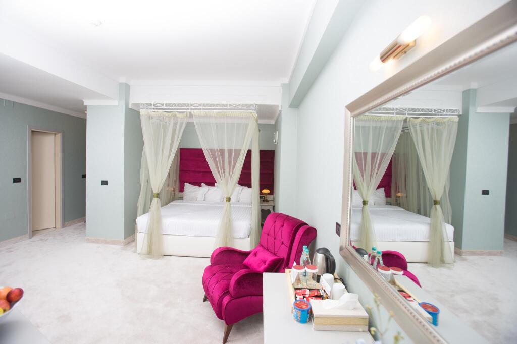 Phoenicia Grand Hotel - 202