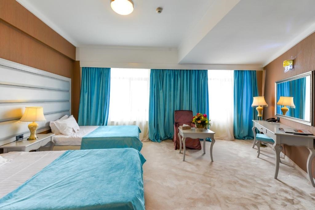 Phoenicia Grand Hotel - 982