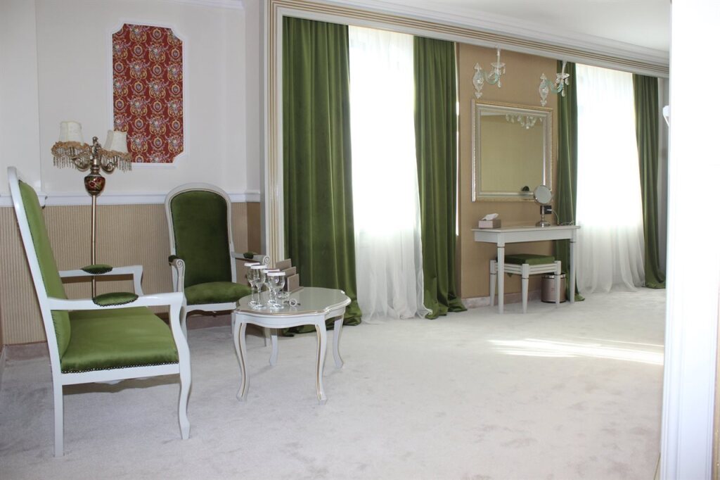 Phoenicia Grand Hotel - 527