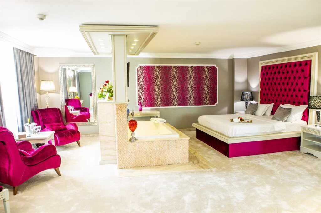 Phoenicia Grand Hotel - 738