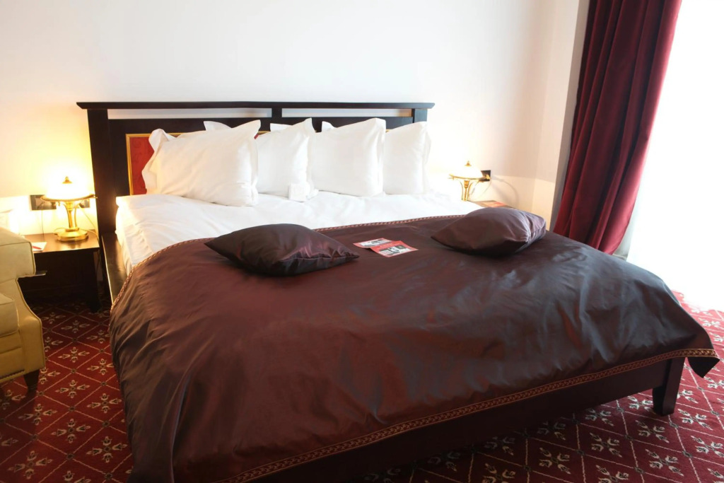 Phoenicia Grand Hotel - 607