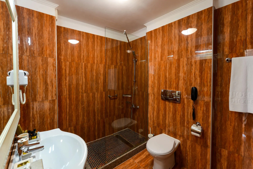 Phoenicia Grand Hotel - 547