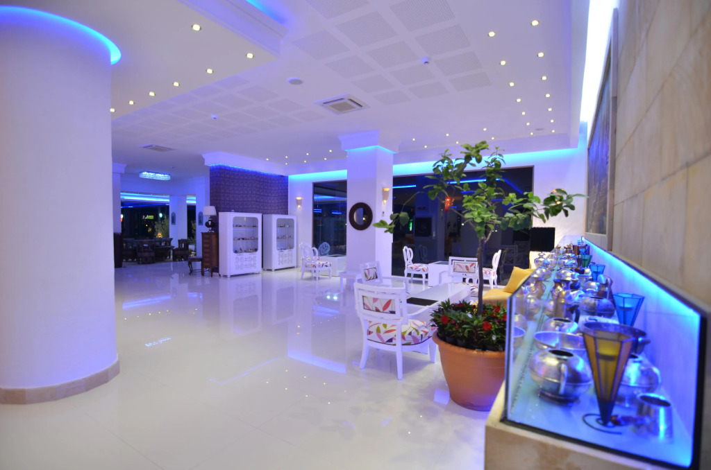 Phoenicia Luxury - 733