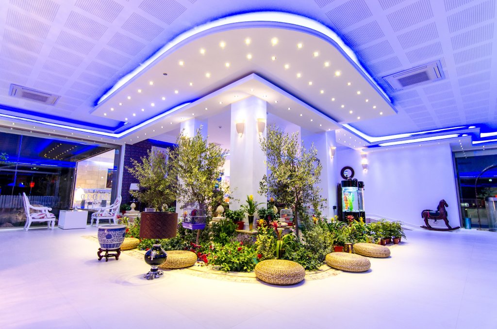 Phoenicia Luxury - 930