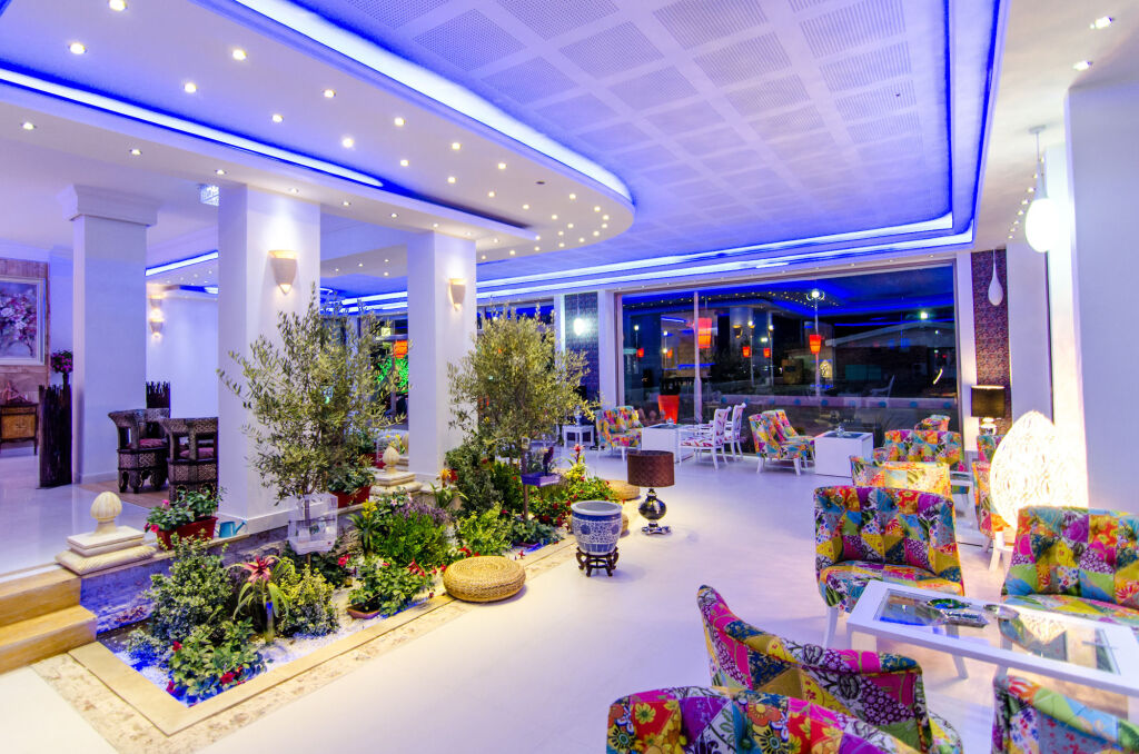 Phoenicia Luxury - 247