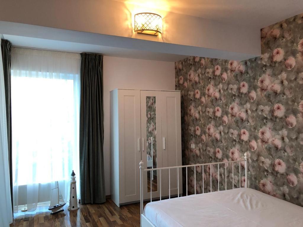 Piano Bar Holidays Apartments - 274