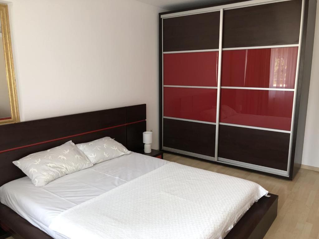 Piano Bar Holidays Apartments - 495