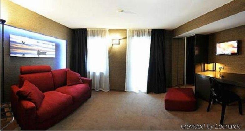 Plaza V Executive Hotel - 985