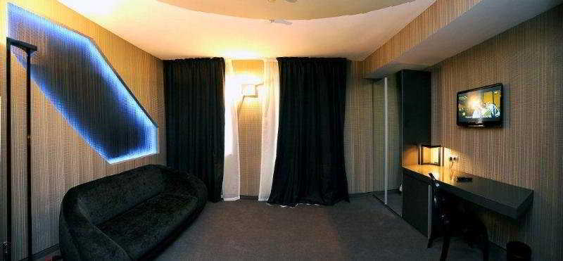 Plaza V Executive Hotel - 830