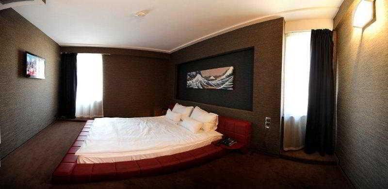 Plaza V Executive Hotel - 717