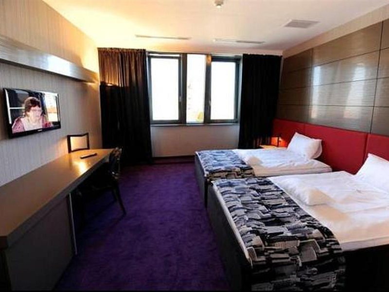 Plaza V Executive Hotel - 795