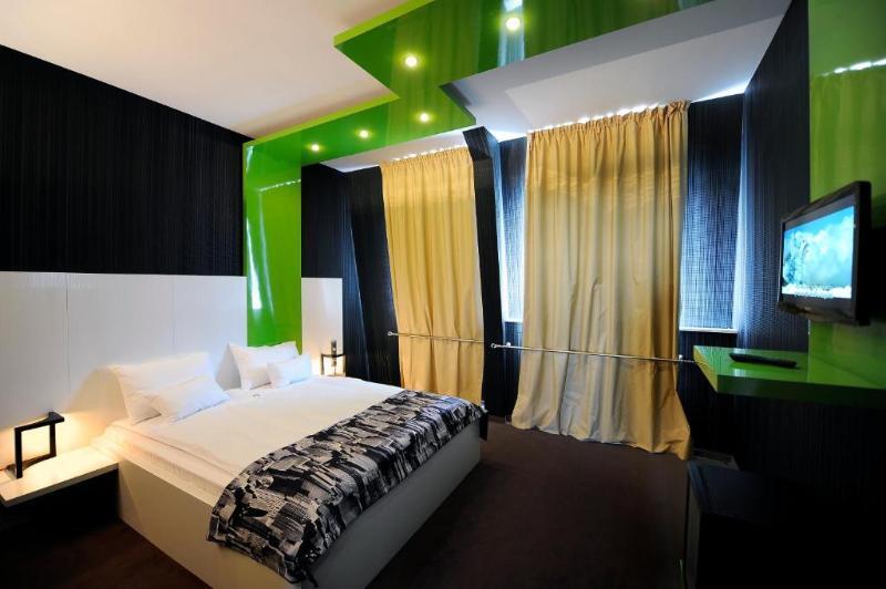 Plaza V Executive Hotel - 681