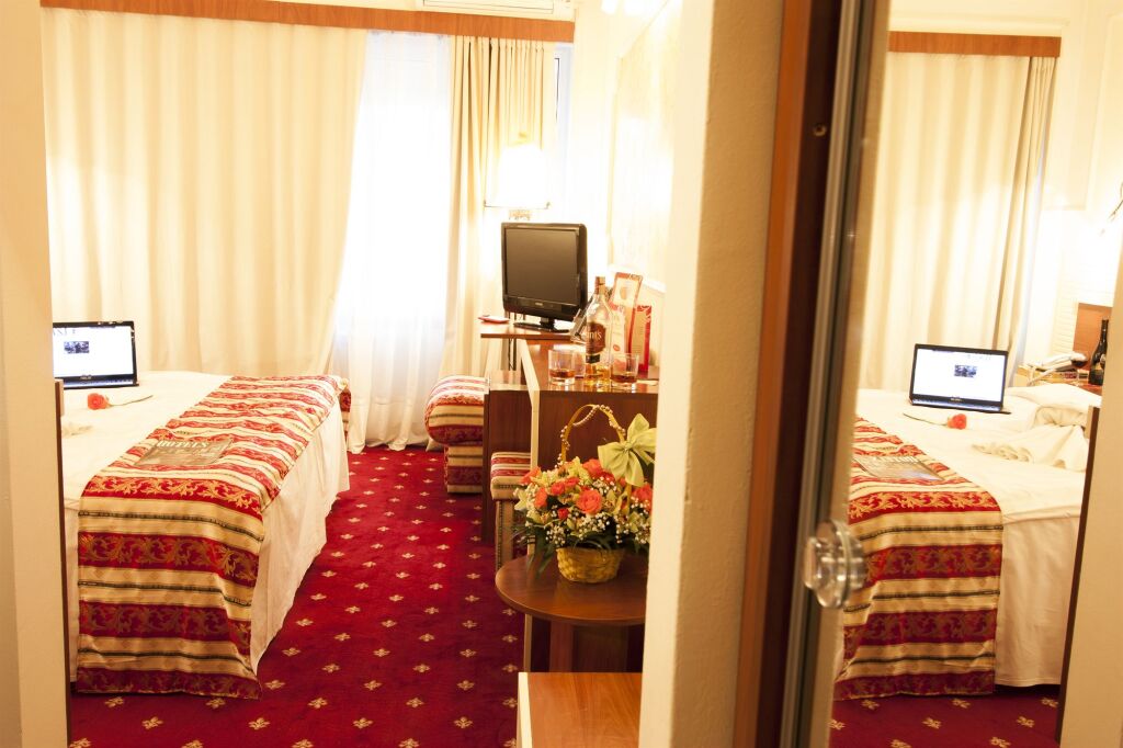 Prahova Plaza Hotel - 350