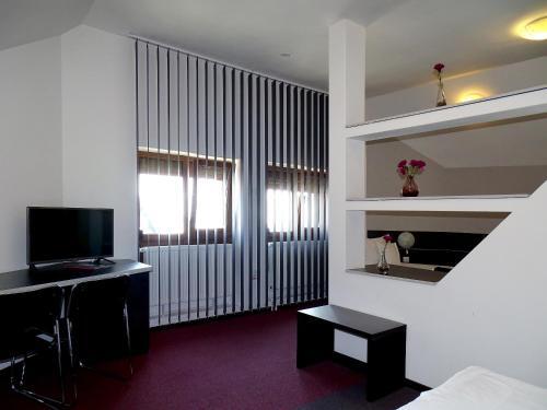 Prince Hotel - 945