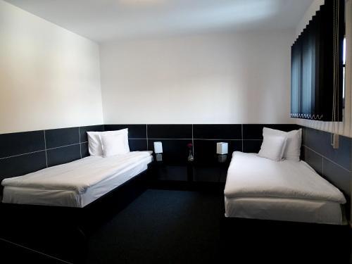 Prince Hotel - 962