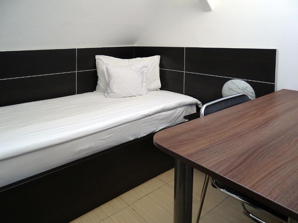 Prince Hotel - 885